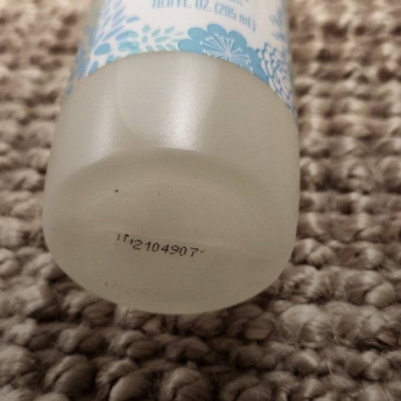 *Add on item* The Honest Company Shampoo + Body Wash - Picture 3 of 5